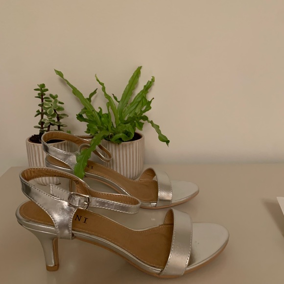 Size 7 brand new - Picture 2 of 5